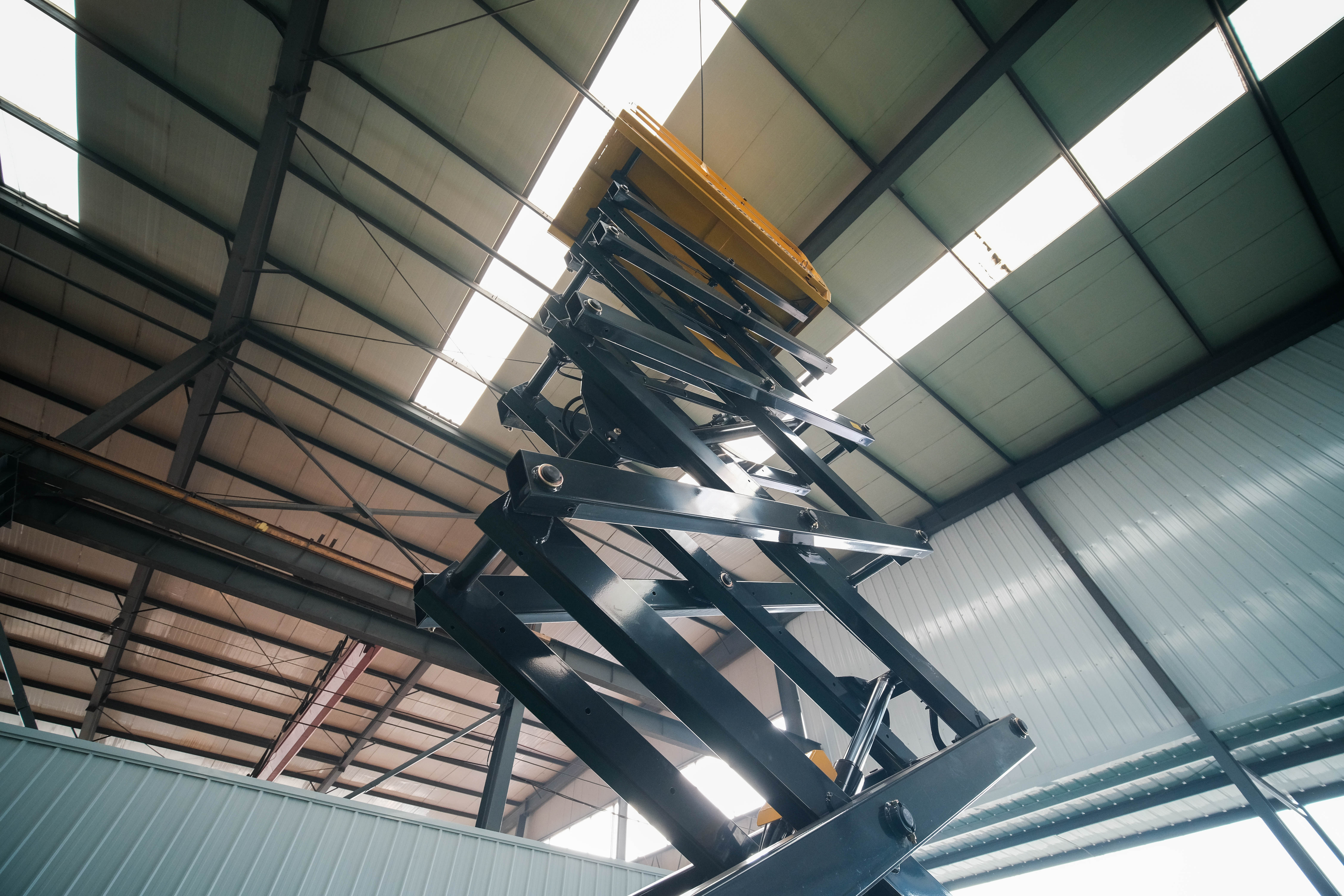 4.5m 13.8m Self Propelled Scissor Lift for cleaning