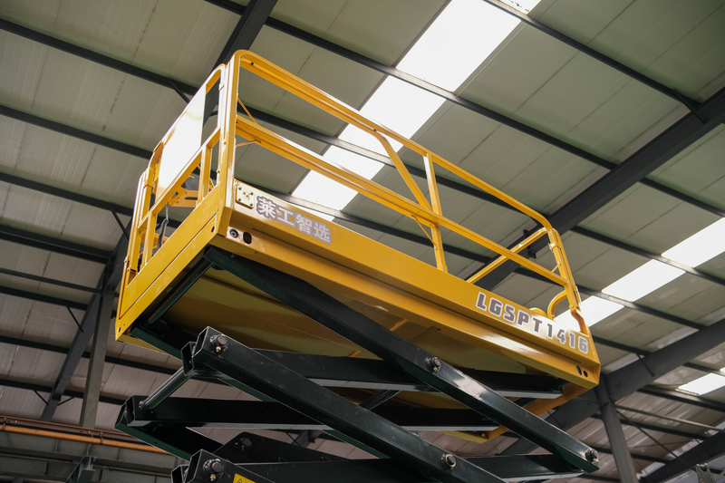 High-altitude Work 7.8m Small Self Propelled Scissor Lift