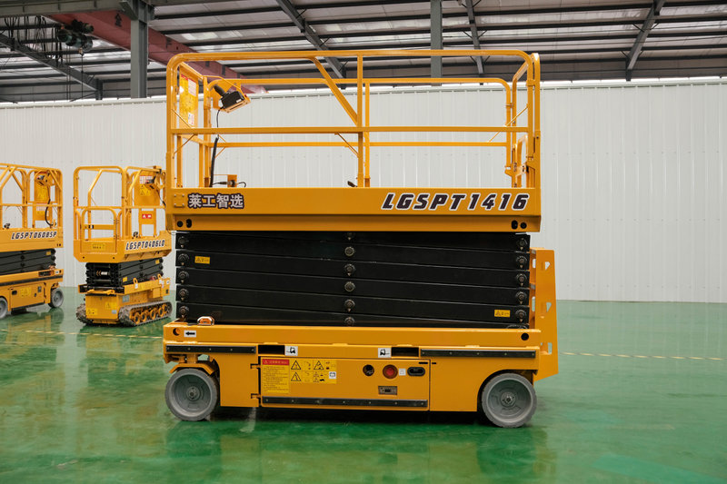 15.7m 4.5m Self Propelled Scissor Lift for cleaning