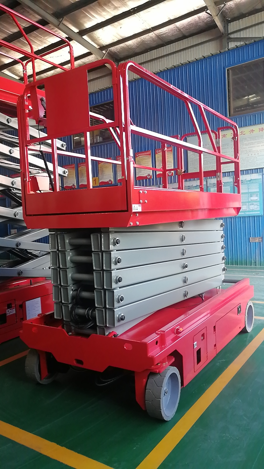 24V battery powered hydraulic scissor lift table 200kg 320kg 450kg lift platform